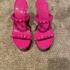 Carmen Sol New York Studded Tonino Wedges
Fuchsia
